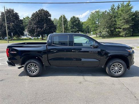 Used 2024 Chevrolet Colorado LT w/ LT Convenience Package II AWD/4WD image 6