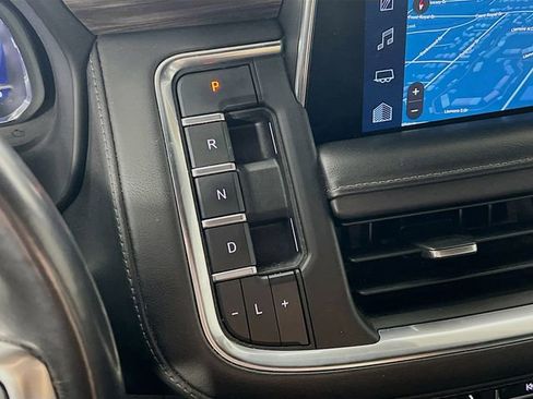 Used 2022 Chevrolet Suburban LT AWD/4WD image 23