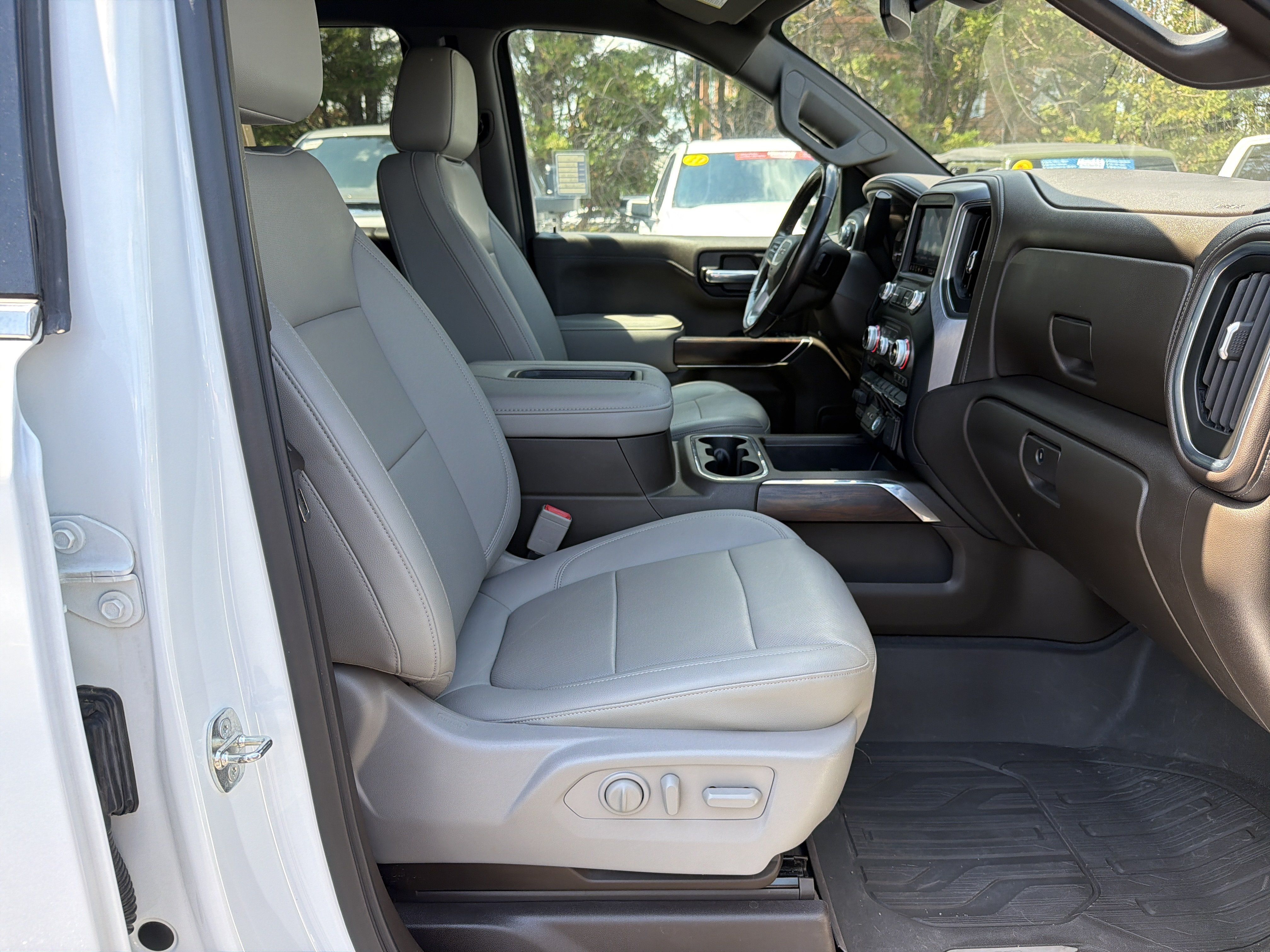 Used 2021 GMC Sierra 1500 SLT w/ SLT Premium Package AWD/4WD image 32