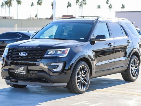 Used 2017 Ford Explorer Sport image 3