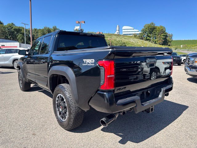 Used 2025 Toyota Tacoma TRD Off-Road AWD/4WD image 4