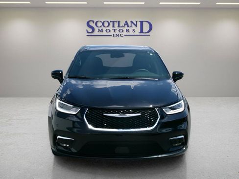 Used 2025 Chrysler Pacifica Select FWD image 3