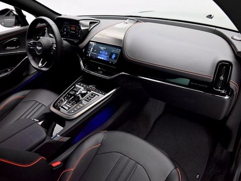 Used 2025 Aston Martin DBX 707 image 10