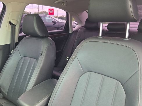 Used 2022 Volkswagen Passat 2.0T FWD image 22