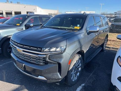 Used 2022 Chevrolet Suburban Premier w/ Max Trailering Package image 3