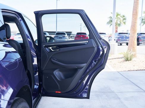 Used 2024 Porsche Macan image 13