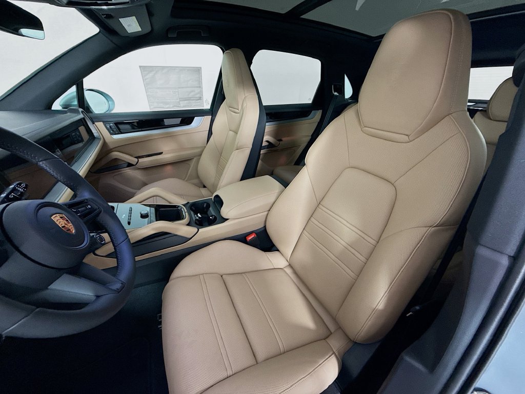 Certified 2026 Porsche Cayenne AWD/4WD image 5