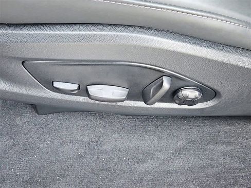 Used 2025 Porsche Macan 4S Electric image 29