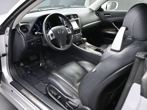 Used 2015 Lexus IS 250C w/ Navigation System Package RWD image 2