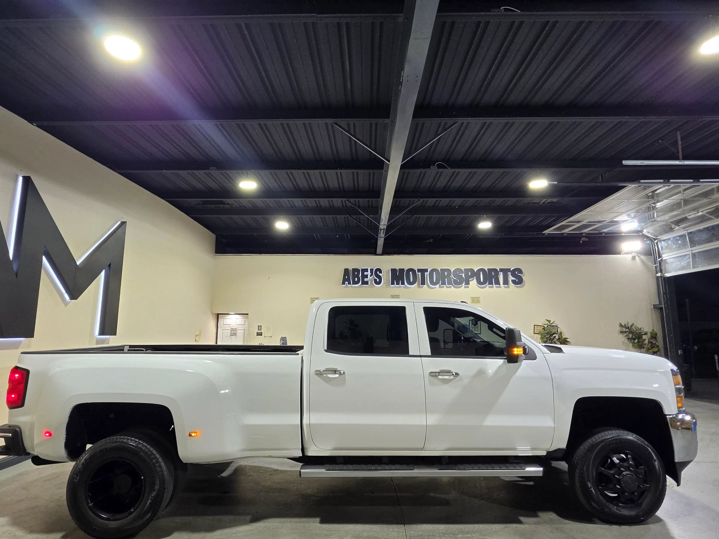 Used 2015 Chevrolet Silverado 3500 LTZ AWD/4WD image 4
