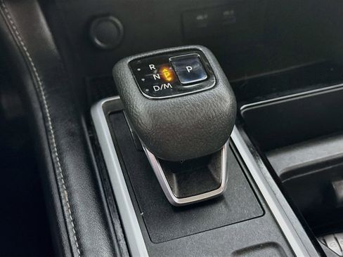 Used 2022 Nissan Pathfinder SL AWD/4WD image 19
