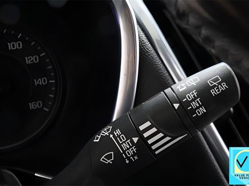 Used 2020 Chevrolet Equinox LT w/ Midnight Edition image 16