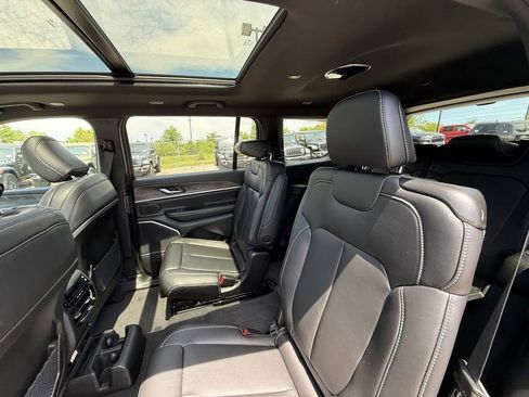 New 2026 Jeep Grand Cherokee L Limited w/ Trailer Tow Package AWD/4WD image 23