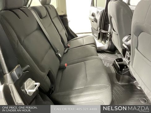 Used 2019 Jeep Wrangler Unlimited Sahara w/ Safety Group image 27