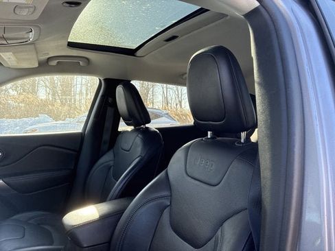 Used 2019 Jeep Cherokee Limited image 25