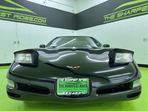 Used 2004 Chevrolet Corvette Coupe w/ Roof Package RWD image 3