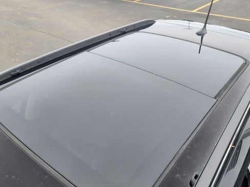 Used 2017 Jeep Compass Limited image 3