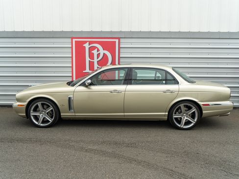 Used 2006 Jaguar XJ Vanden Plas Super V8 Portfolio RWD image 60