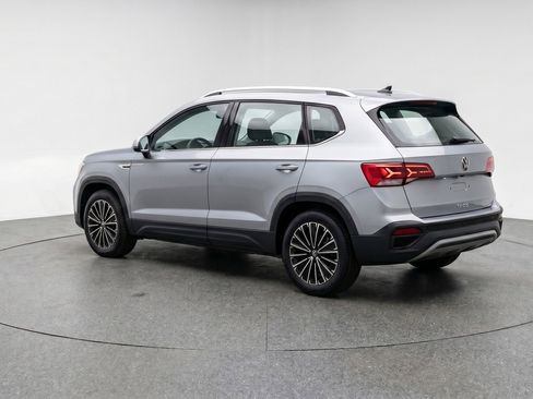 Used 2025 Volkswagen Taos SE FWD image 6