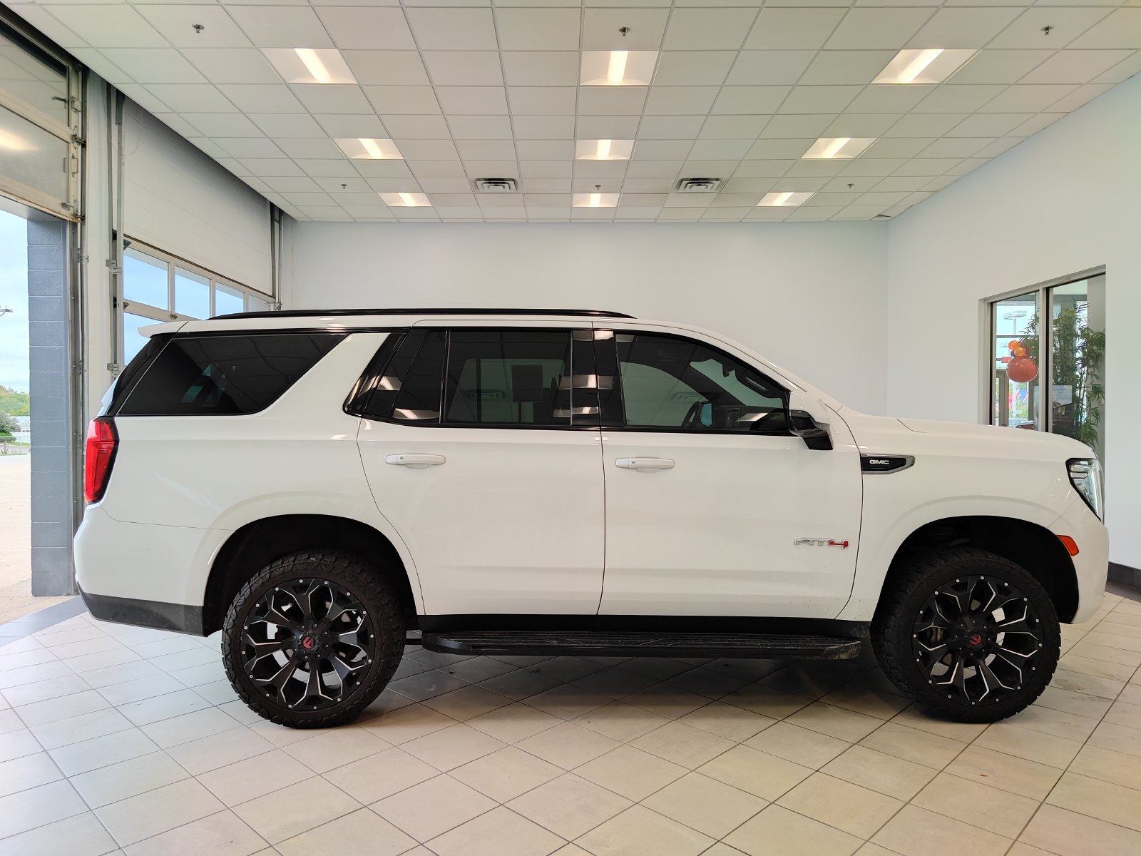 Used 2021 GMC Yukon AT4 w/ Rear Media and Nav Package AWD/4WD image 2