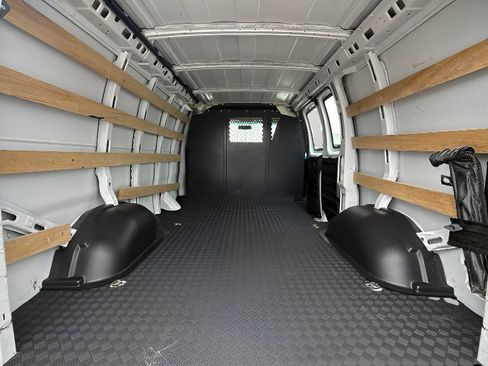 Used 2024 GMC Savana 2500 w/ Driver Convenience Package image 25