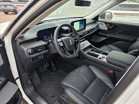 New 2025 Lincoln Aviator Reserve w/ Luxury Package image 9