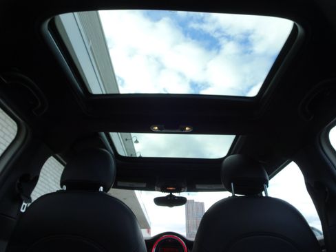 Used 2016 MINI Cooper 4-Door Hardtop image 20