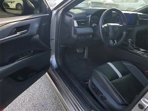 Used 2025 Toyota Camry SE image 9