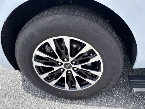Used 2025 Ford Expedition Platinum AWD/4WD image 11