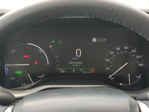 Used 2025 Toyota Sienna XLE FWD image 34