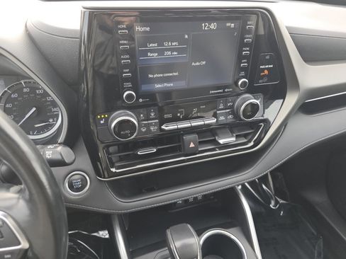 Used 2021 Toyota Highlander XLE image 30
