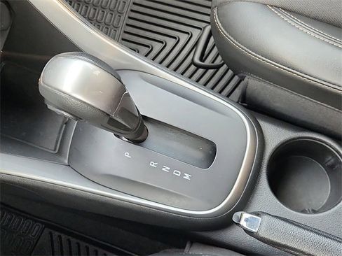 Used 2022 Chevrolet Trax LT w/ LT Convenience Package image 15