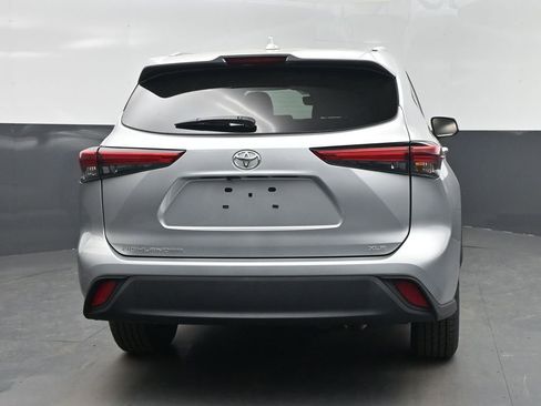 Used 2023 Toyota Highlander XLE FWD image 27