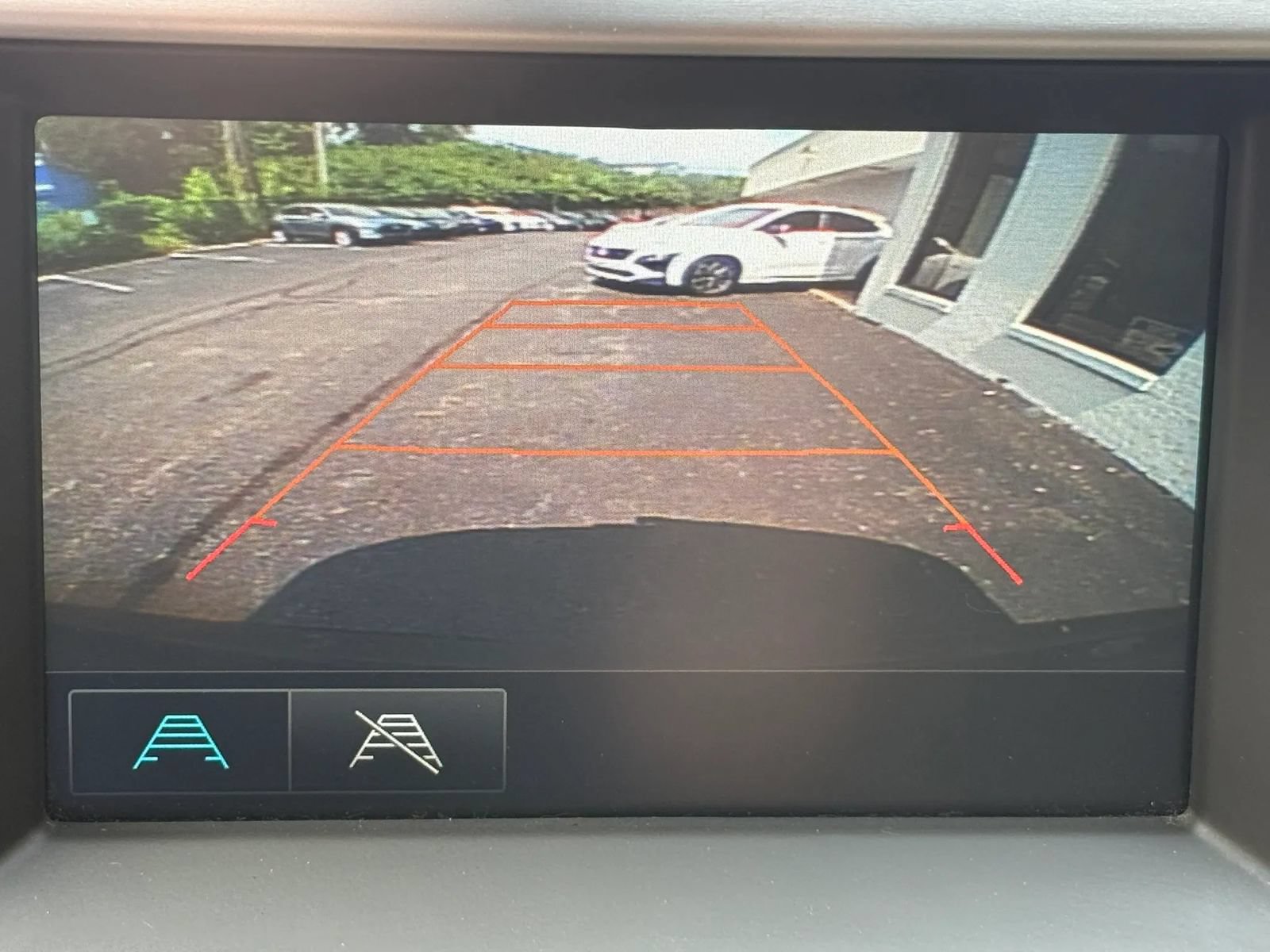 Used 2018 GMC Acadia SLE w/ LPO, Protection Package FWD image 17