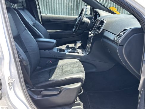 Used 2018 Jeep Grand Cherokee Altitude RWD image 12