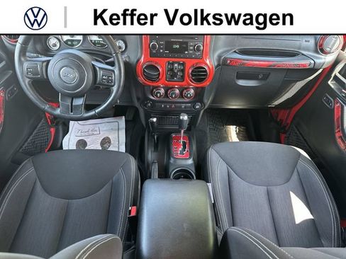 Used 2018 Jeep Wrangler Unlimited Sahara AWD/4WD image 24