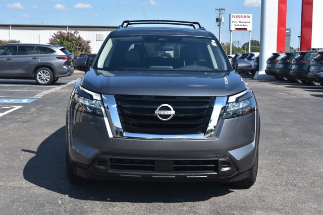 Used 2025 Nissan Pathfinder SV w/ SV Premium Package AWD/4WD image 2
