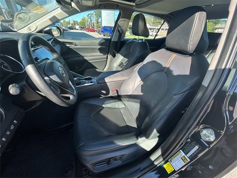 Used 2020 Toyota Camry XLE image 17