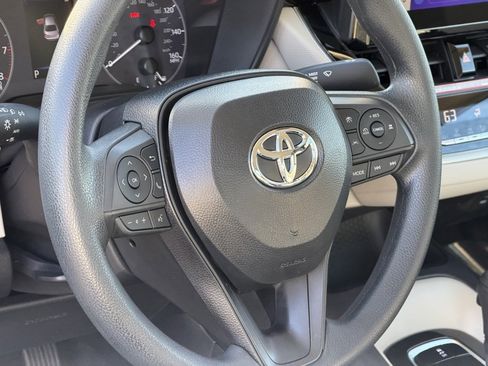 Used 2025 Toyota Corolla LE image 25