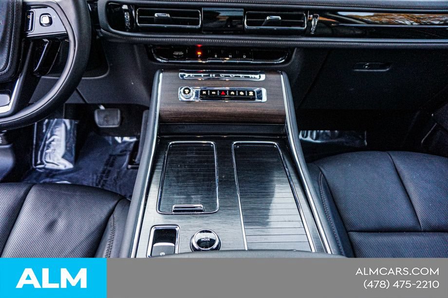 Used 2025 Lincoln Aviator Reserve AWD/4WD image 37