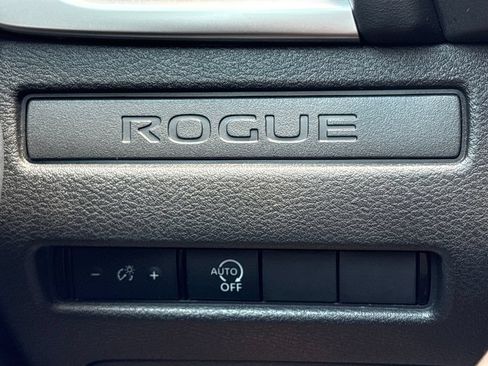 Used 2023 Nissan Rogue S FWD image 10