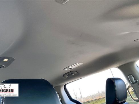 Used 2024 Chrysler Pacifica Touring-L image 21