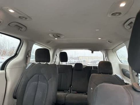 Used 2017 Chrysler Pacifica Touring w/ Tire & Wheel Group image 5