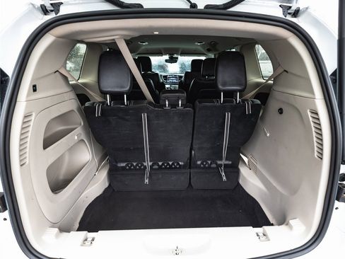 Used 2024 Chrysler Pacifica Touring-L image 38