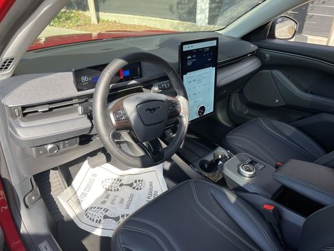 Used 2021 Ford Mustang Mach-E Premium image 4