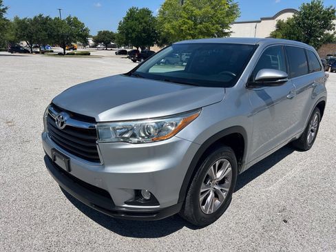 Used 2015 Toyota Highlander Plus FWD image 10