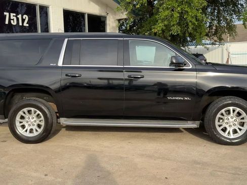 Used 2015 GMC Yukon XL SLT image 2