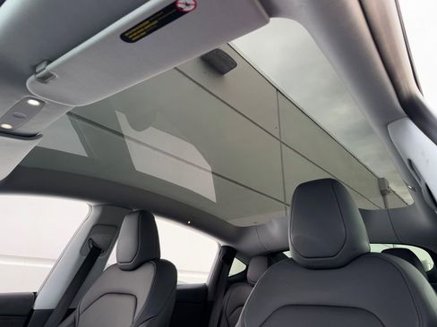 Used 2026 Tesla Model Y Long Range image 19