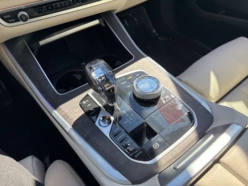 Used 2022 BMW X5 xDrive40i w/ M Sport Package image 32