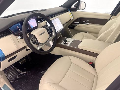 New 2026 Land Rover Range Rover Long Wheelbase SE AWD/4WD image 9